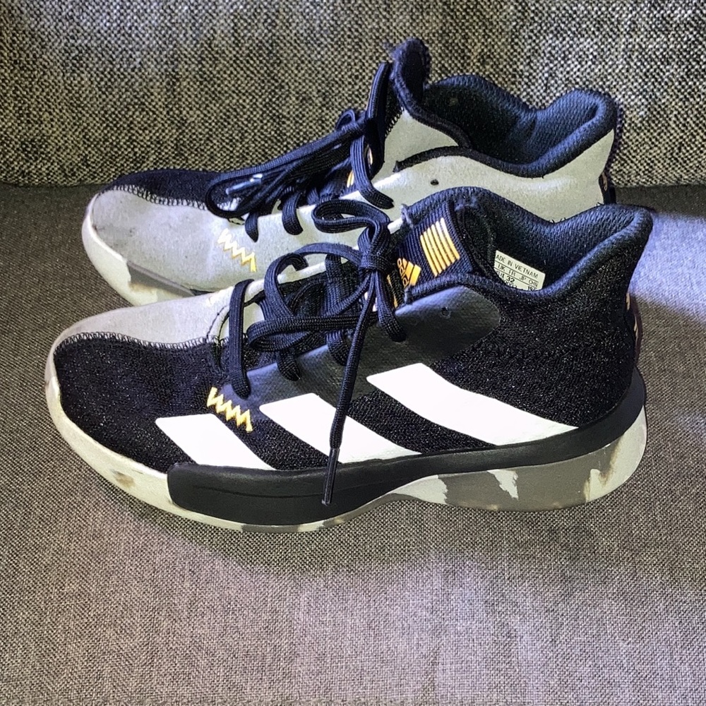 ADDIDAS Pro Next 2019 Basketball Shoe little kids black&gray w/camo soles SZ 1